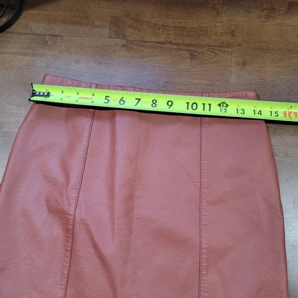 Forever 21 Faux Leather Camel Color Mini Skirt Size Medium - Picture 5 of 10